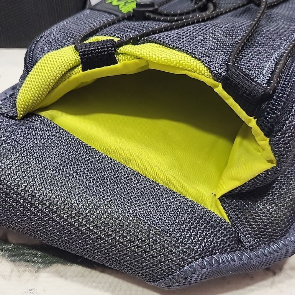 Amphipod Fanny Pack Hiking Hip Bum Bag Holds Water Bottle Fits Upto 40" Waist - Picture 3 of 8